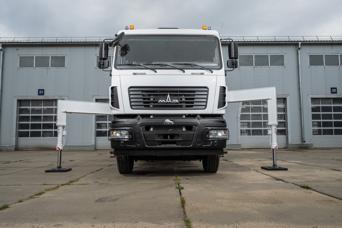 Автобетононасос XCMG XS30 на шасси МАЗ высота 30 метров