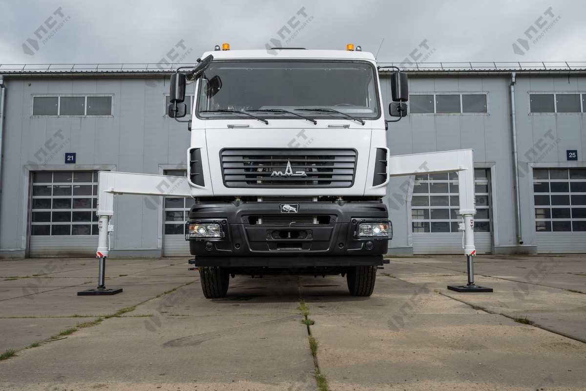 Автобетононасос XCMG XS30 на шасси МАЗ высота 30 метров