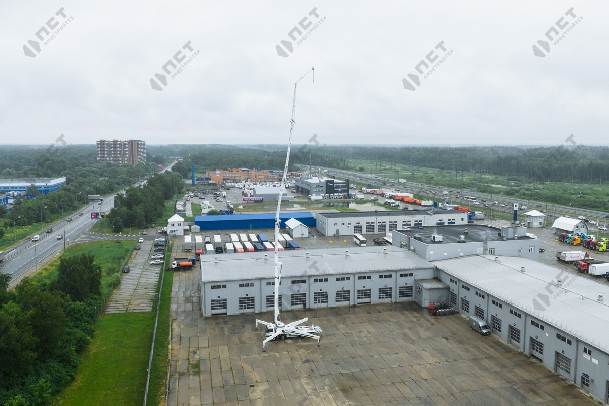 Автобетононасос XCMG XS62 на шасси VOLAT высота 62 метра